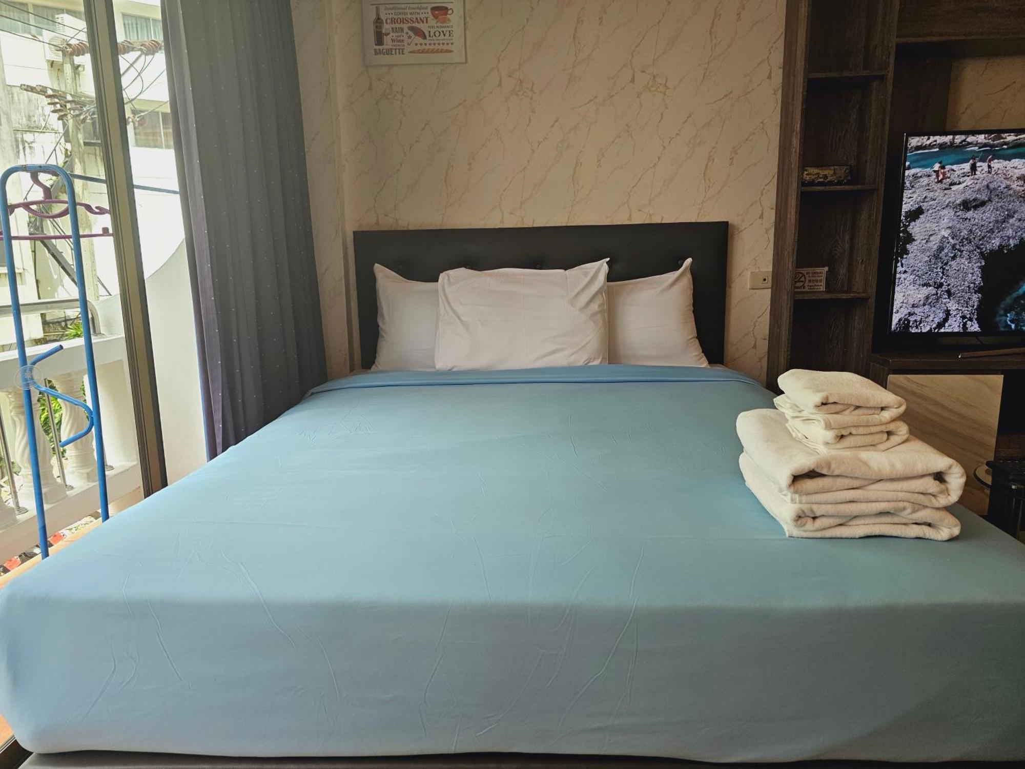 Appartement And *